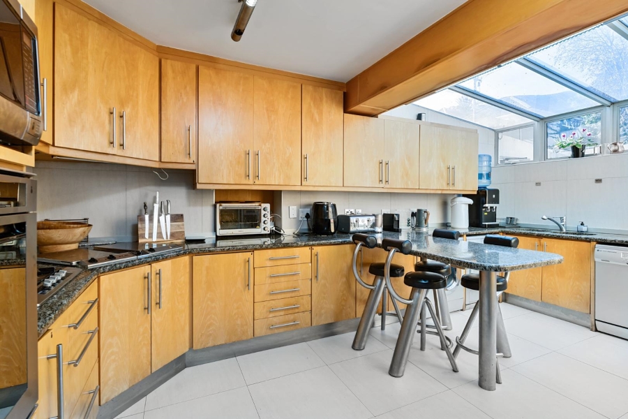 5 Bedroom Property for Sale in Fresnaye Western Cape